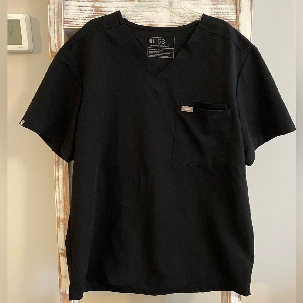 Figs Leon 3-pocket scrub top